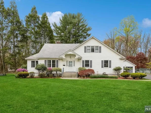 180 Island Rd, Mahwah, NJ 07430