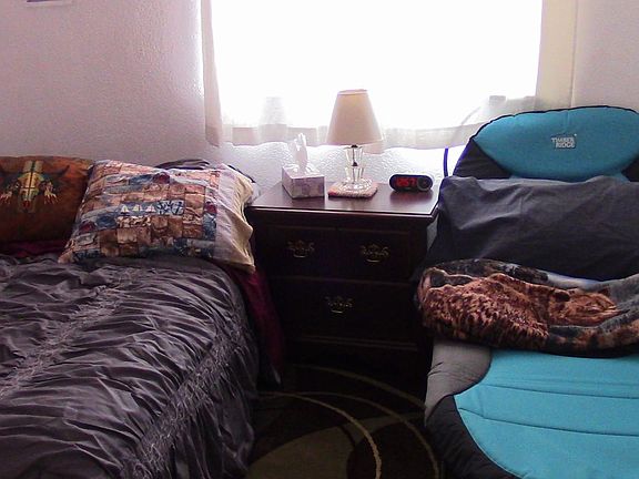 Bedroom with Queen bed and extra cots available if needed