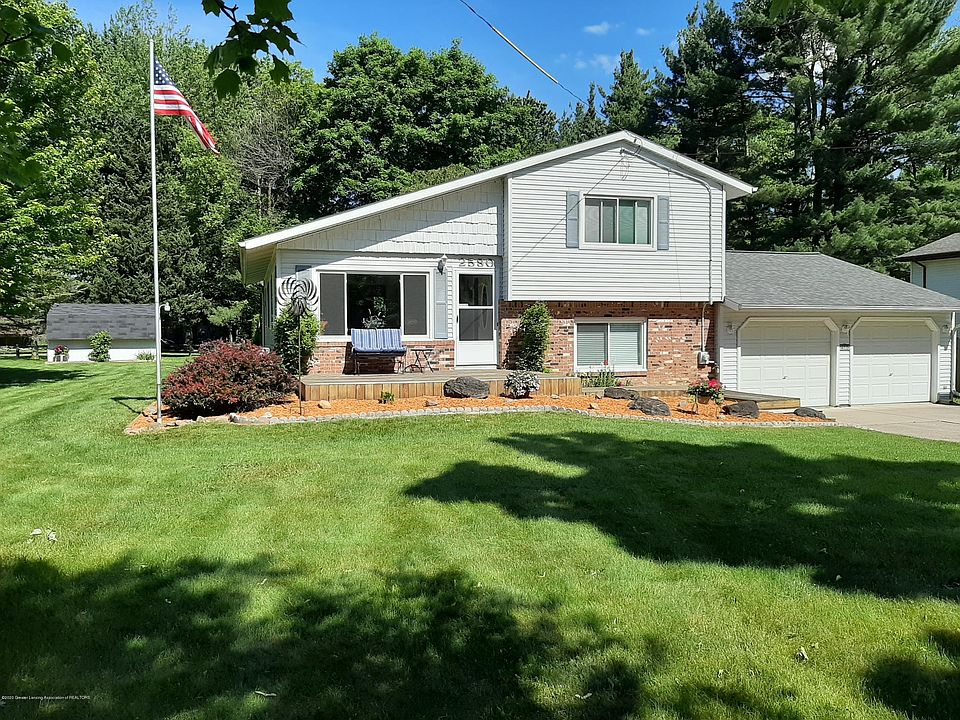 2nd image of 2580 Grovenburg Rd