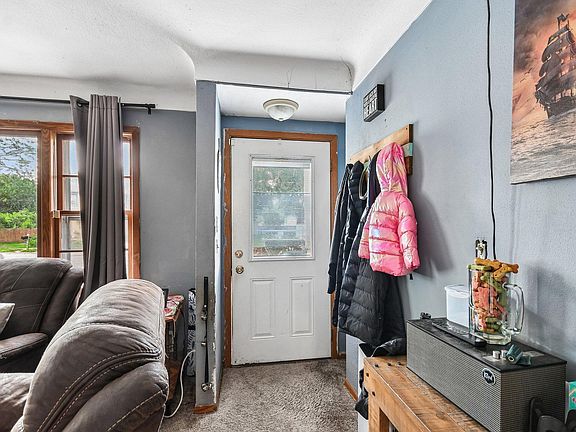 3rd image of 215 17th St W