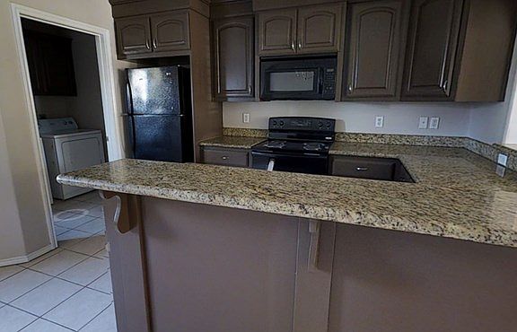 3rd image of 400 S 49th St