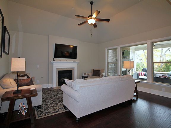 3rd image of 2207 Carouth Ct