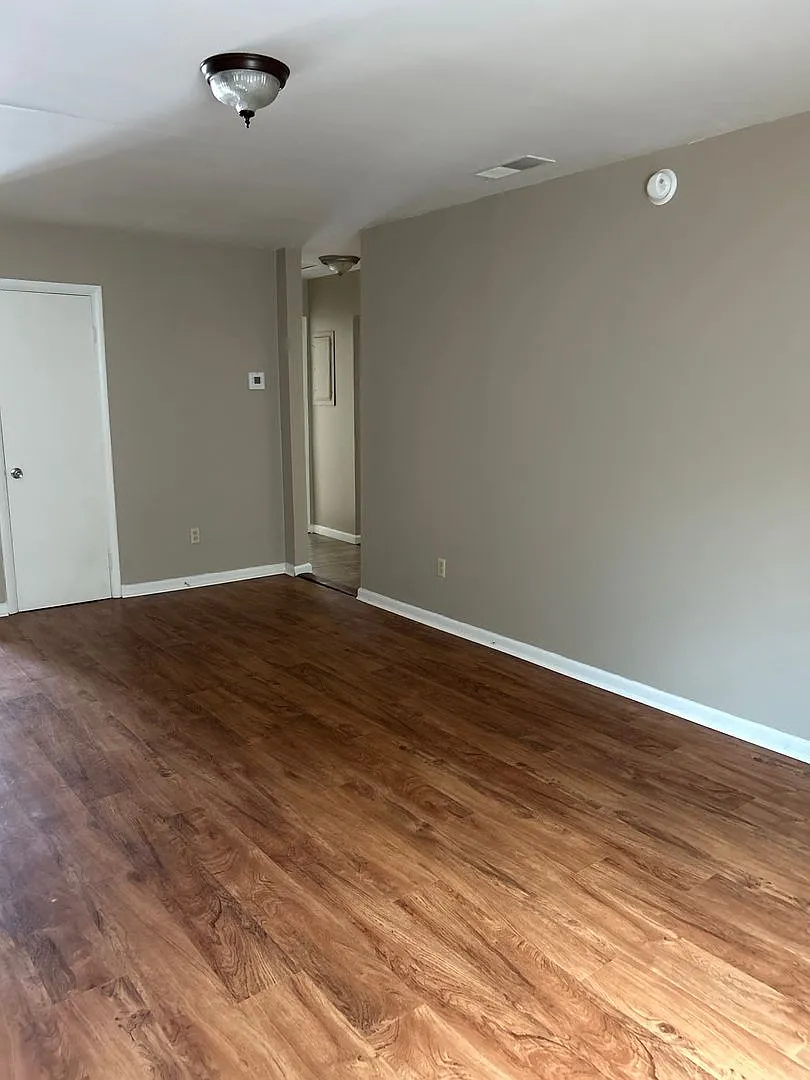The Ellis — Photo 4