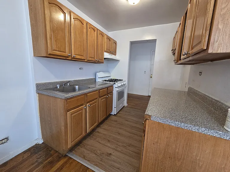 210 W 251st St #5B — Photo 4