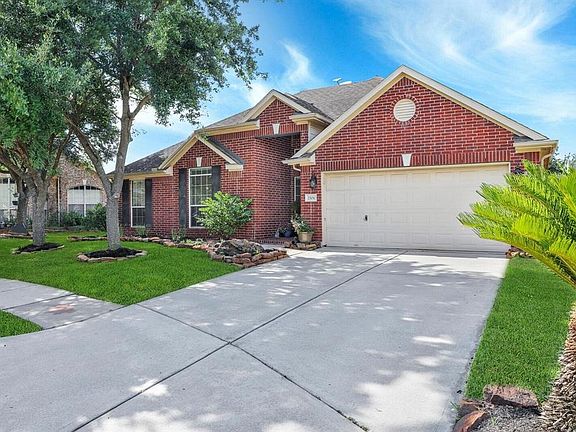 BEAUTIFUL one-story all-brick home, on a cul-de-sac.