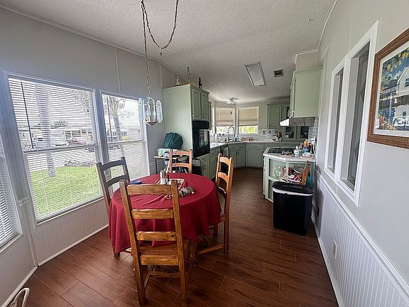 5th image of 2610 SW Olds Pl