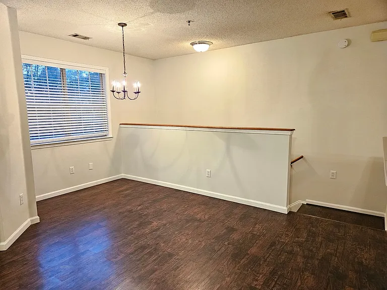 510 Spring Heights Ln SE — Photo 3