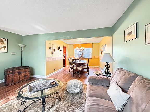 3rd image of 6740 Live Oak Ct
