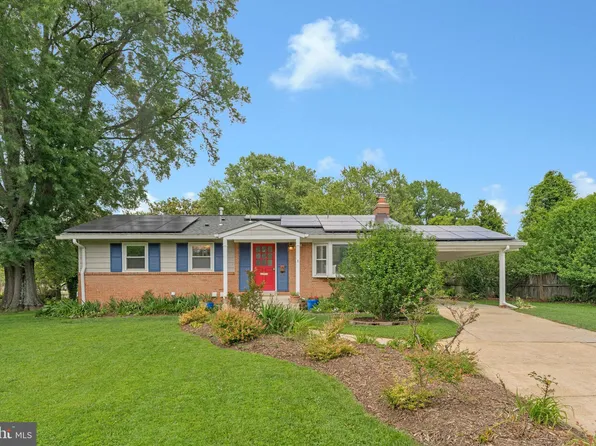 8230 Citadel Pl, Vienna, VA 22180