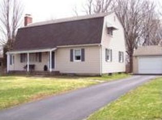 15 Oxford Dr, Middlefield, CT 06455