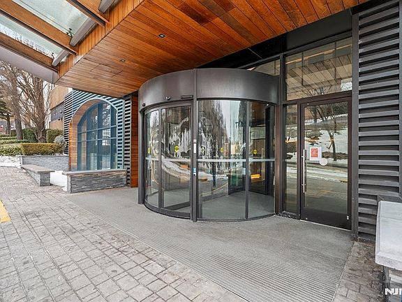 5th image of 250 Gorge Rd APT 8J