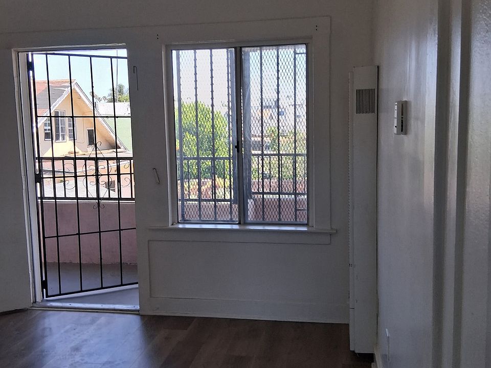 2nd image of 712 W 47th St #1