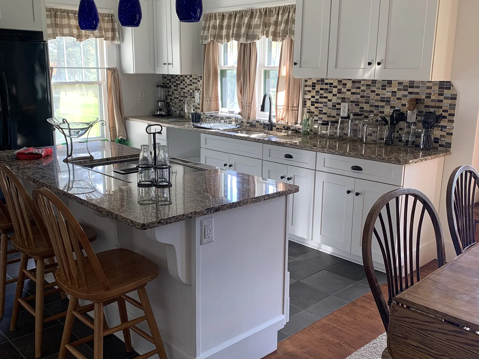3 bed, 1037 sqft, $1,650 — Photo 3