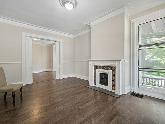 2nd image of 113 Park Pl Floor 1