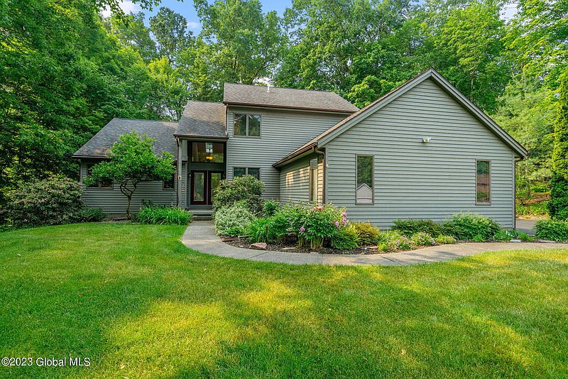 3rd image of 4 Newport Drive