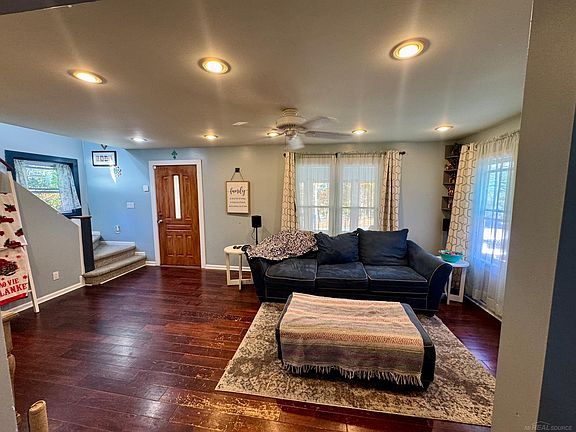 3rd image of 85 Childress Ave