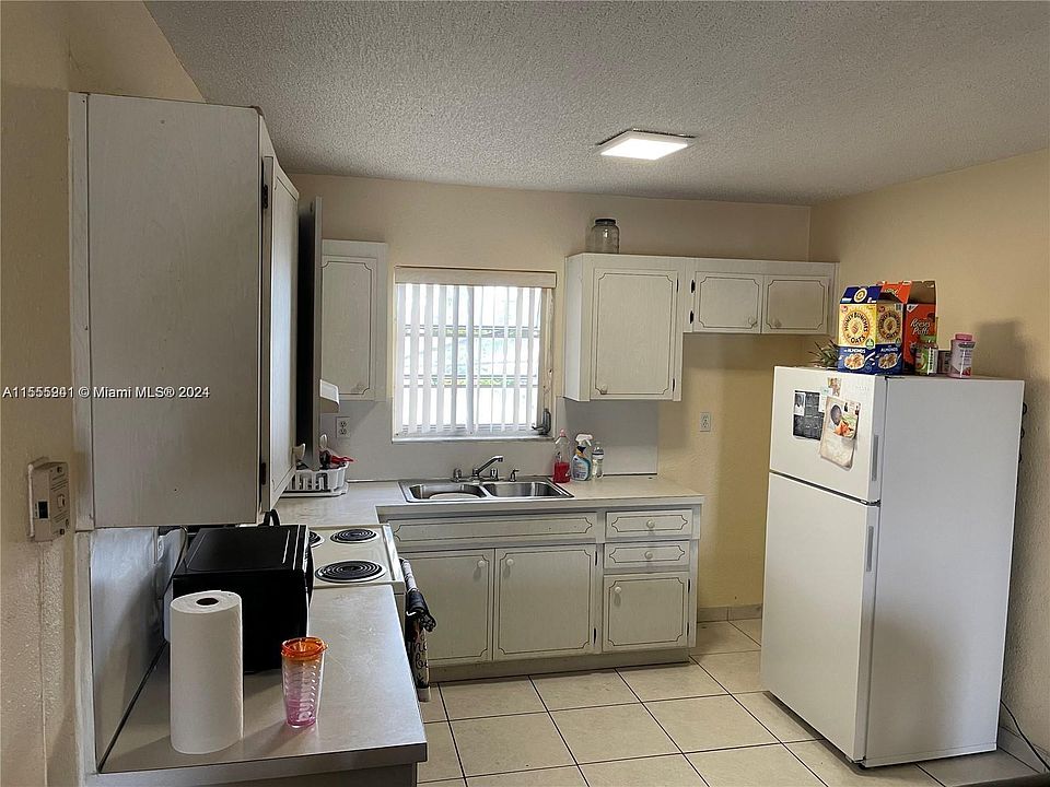 2nd image of 1825 Cleveland St APT 14
