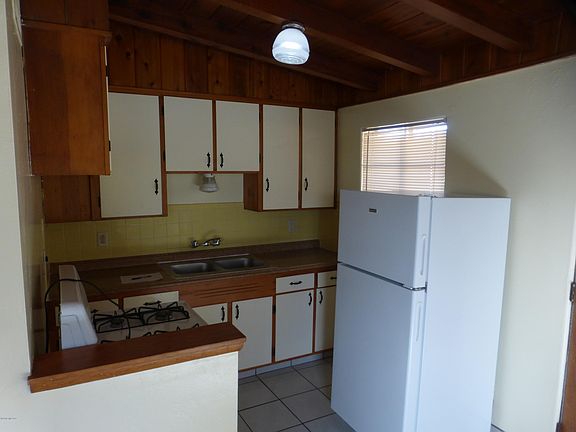 4th image of 3516 E Willard St