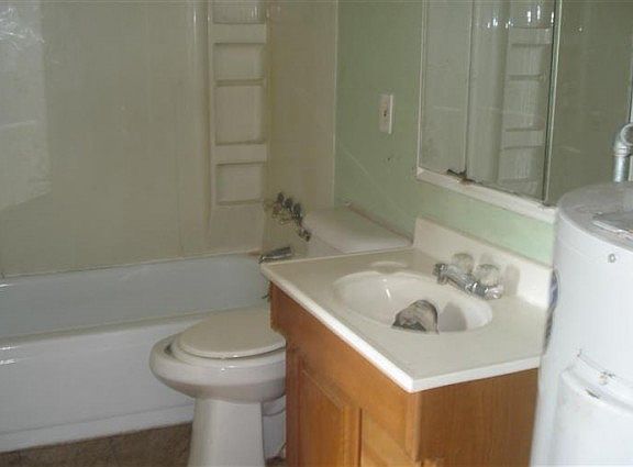 3rd image of 10 Lakeview Dr