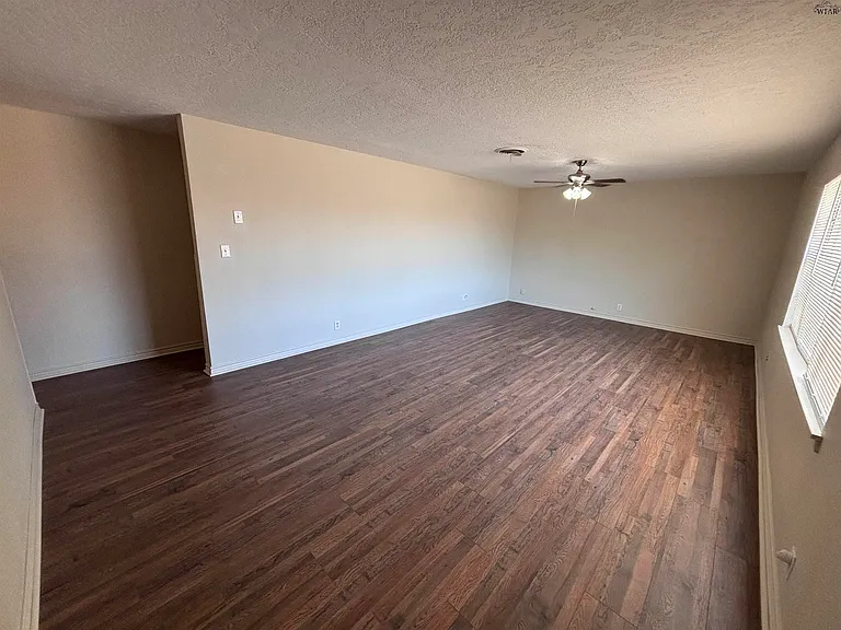 1706 Longview St — Photo 2