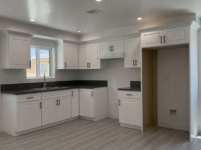 9011 Holmes Ave #A — Photo 2