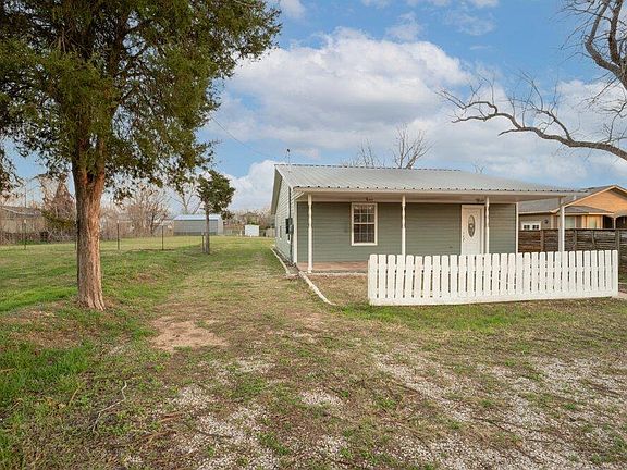 3rd image of 207 Harris St