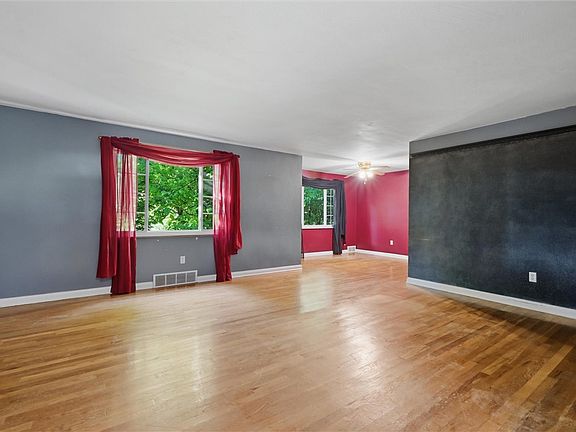 2nd image of 126 Columbia Dr