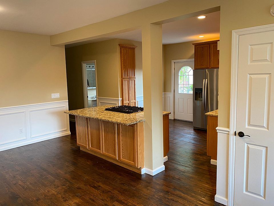 1st image of 10 Woodside Ave #1