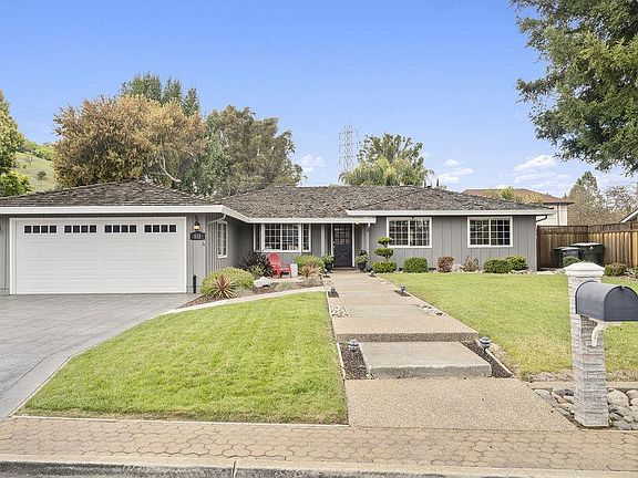 3rd image of 835 Encino Dr