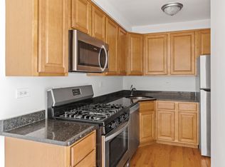 126 Surrey Dr #126, Glen Ellyn, IL 60137