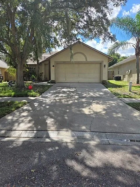 3 bed, 2.0 bath, 1195 sqft, $2,000 — Photo 1
