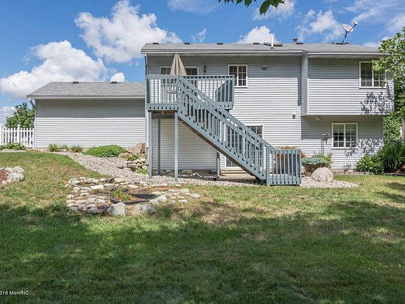 4th image of 700 Sunbrook Dr SE