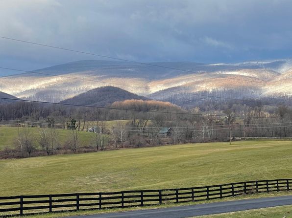 2452 Jericho Rd, Flint Hill, VA 22627