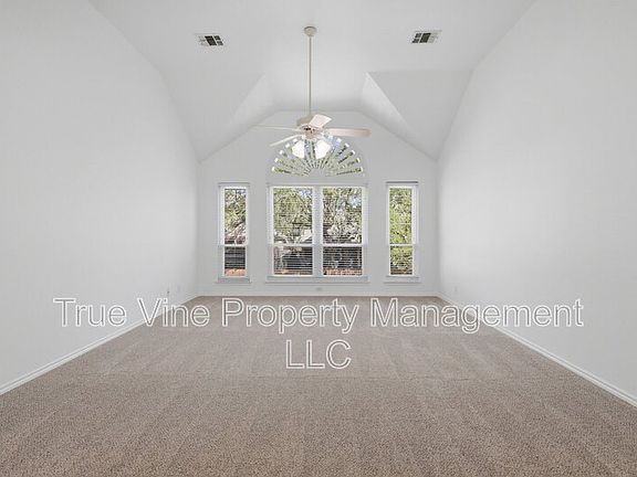 4th image of 711 Mello Oak