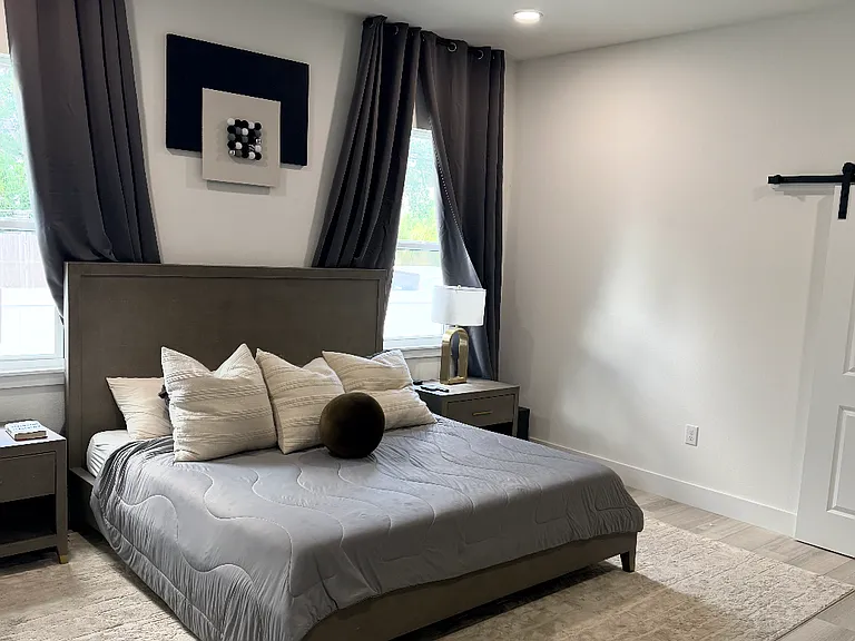 2143 W Saint Conrad St — Photo 13