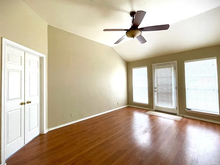 1307 Mesquite Rd — Photo 2