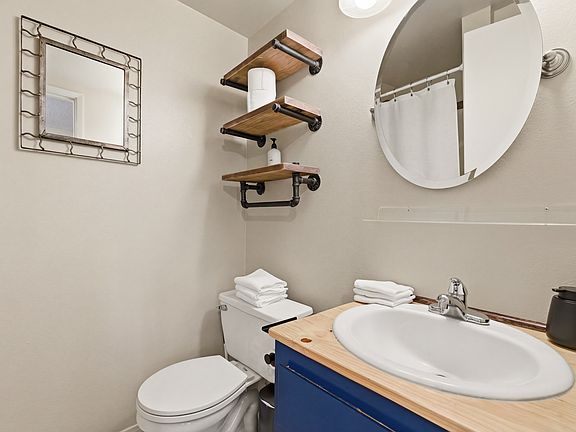 4th image of 726 Tina Ct Unit C