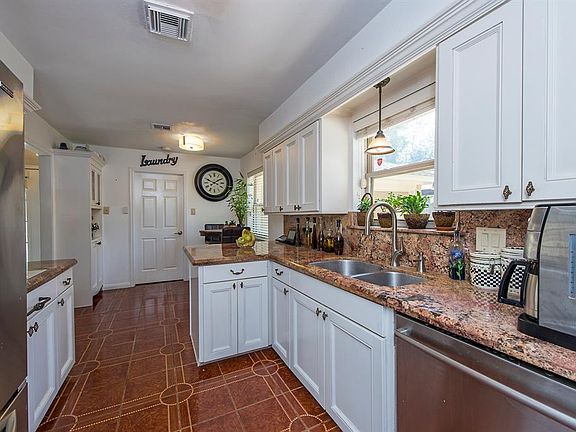 Extended granite counter tops, stainless steel fixtures and plenty of cabinet space comprise the kitchen