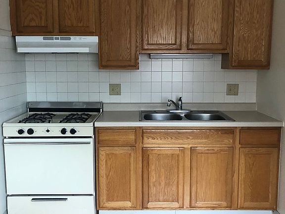 5th image of 267 E Grand Ave #D
