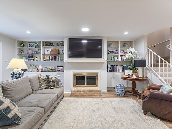 5th image of 2732 Barrow St