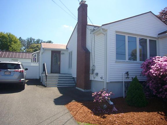 3rd image of 10 Edythe Ln