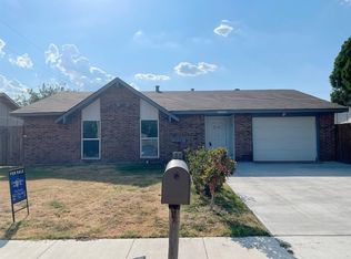 310 N Holiday Dr, Grand Prairie, TX 75052