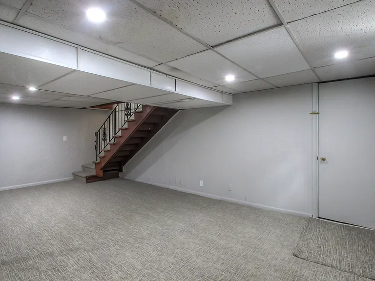 7747 Howe Dr — Photo 29