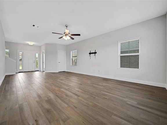 4th image of 386 Terra Vista Cir
