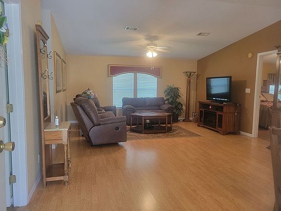 2nd image of 902 Nelson Dr