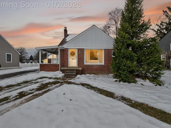 316 Isbell St, Howell, MI 48843