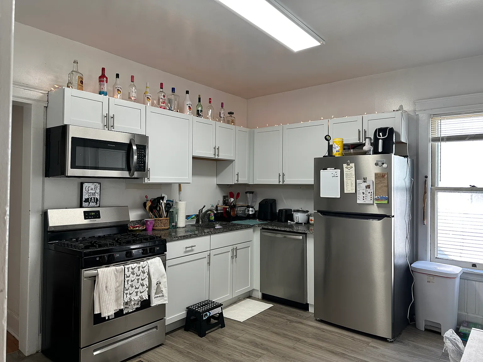3 bed, 1000 sqft, $2,325 — Photo 2