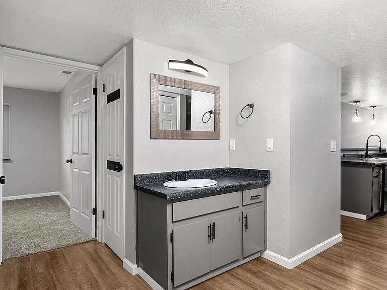 Redwood Cove Apartments — Photo 37