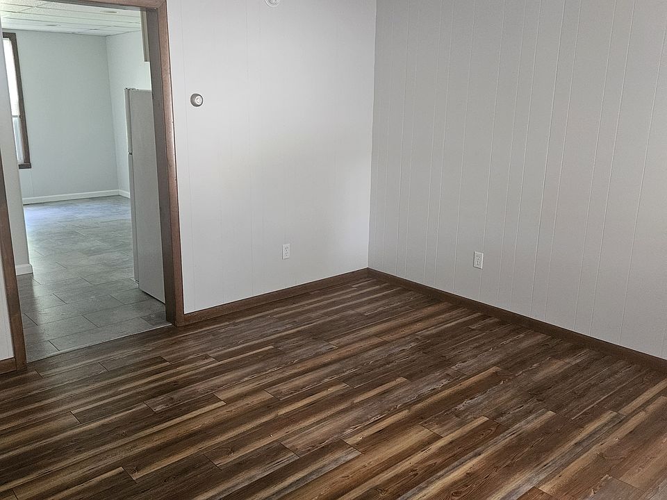 2nd image of 11 E Clinton St