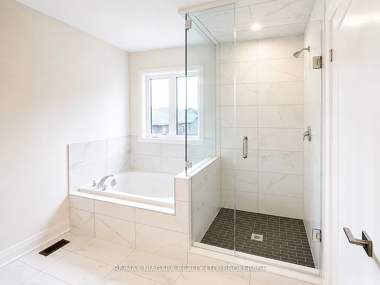 29 Oriole Cres — Photo 21
